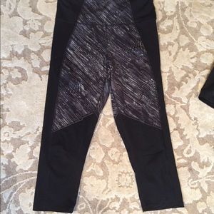 Black/gray crop leggings